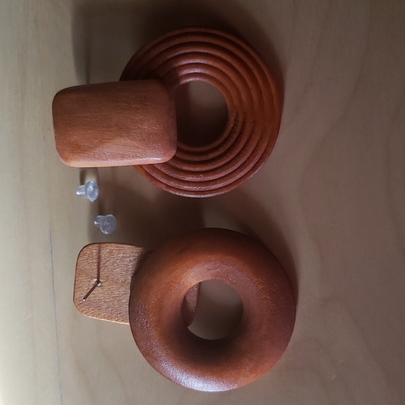 RETRO Style Geometric Round Plate Hollow Earrings NWOT - Picture 3 of 5